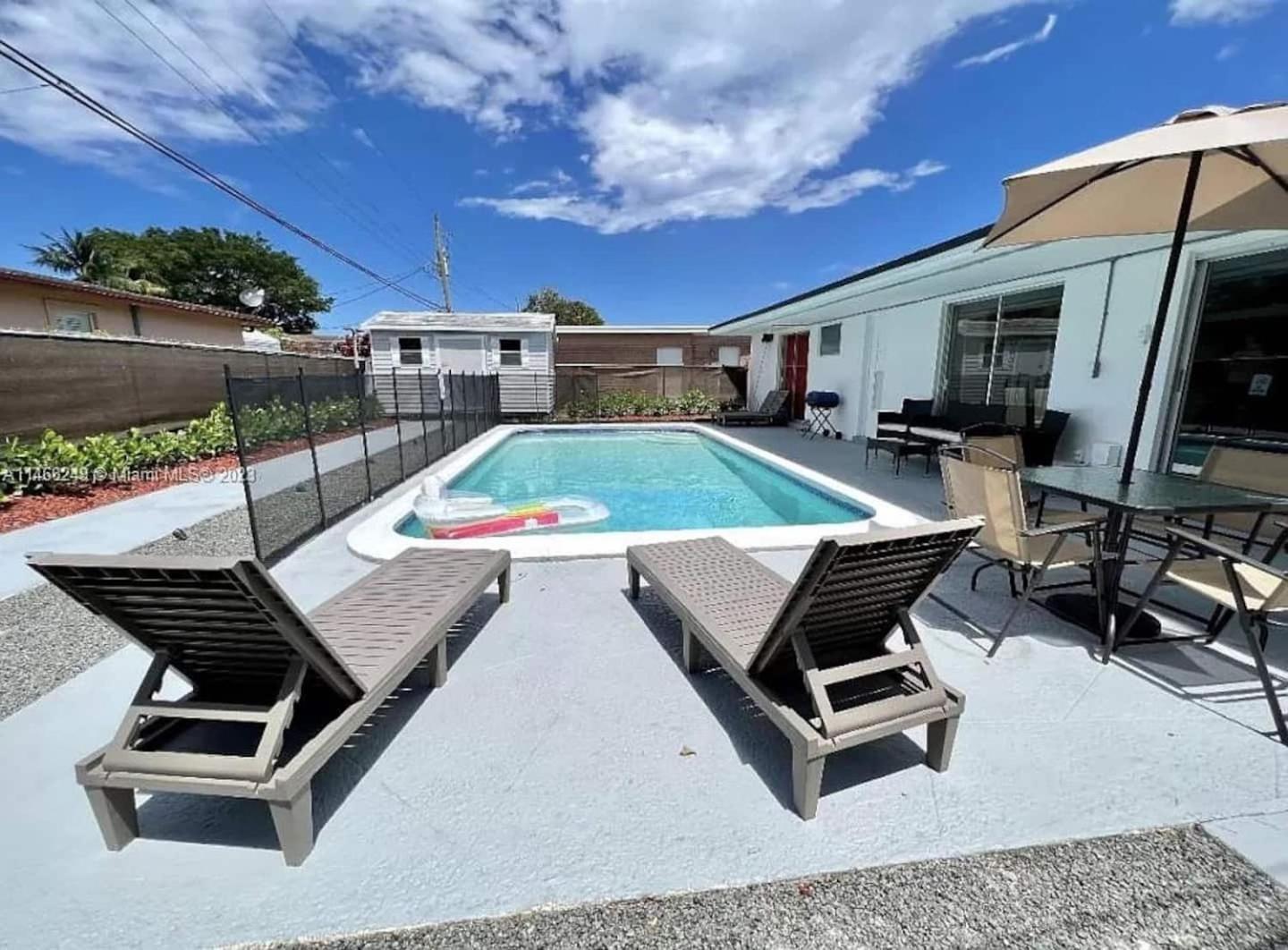 Tropical Villa Pool Courtyard & Garden View Fort Lauderdale Exterior photo