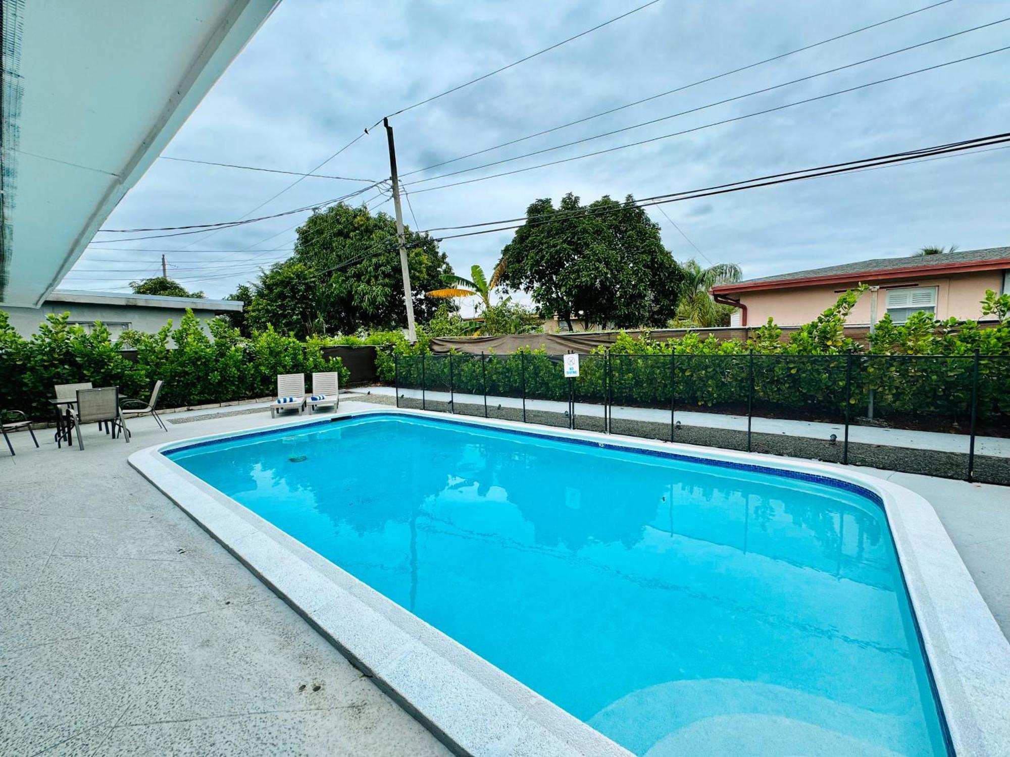 Tropical Villa Pool Courtyard & Garden View Fort Lauderdale Exterior photo